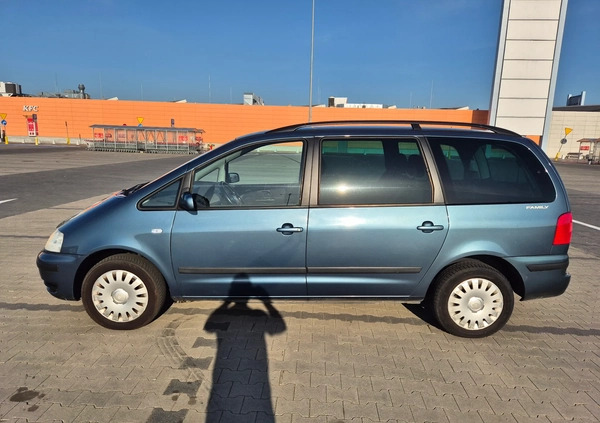 Volkswagen Sharan cena 8900 przebieg: 272800, rok produkcji 2003 z Gdańsk małe 232